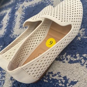 Cute White Casual Flats for summer